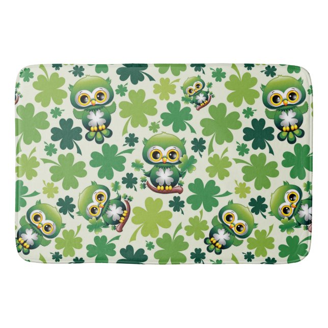 Süße kleine Eule St. Patrick Cartoon Badematte (Vorderseite)