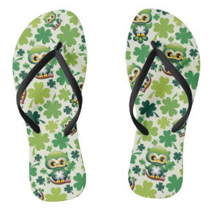 Süße kleine Eule St. Patrick Cartoon Flip Flops