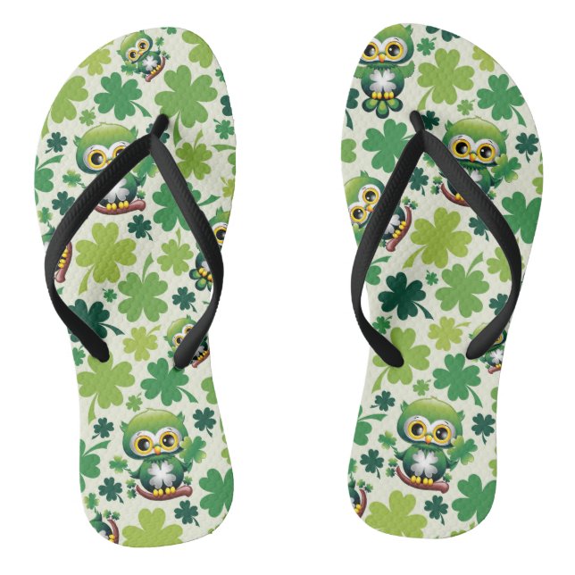 Süße kleine Eule St. Patrick Cartoon Flip Flops (Fußbett)