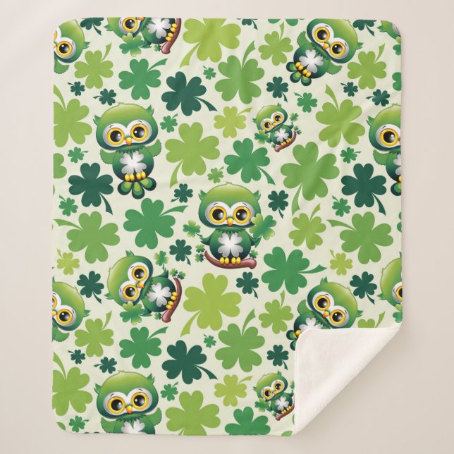 Süße kleine Eule St. Patrick Cartoon Sherpadecke (Vorderseite)