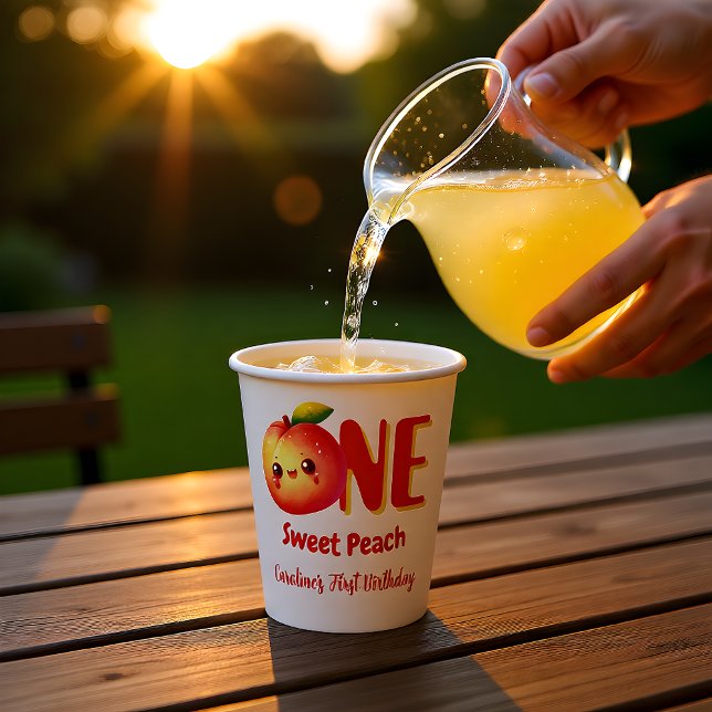  Süße kleine Peach wird eins Pappbecher (Von Creator hochgeladen)