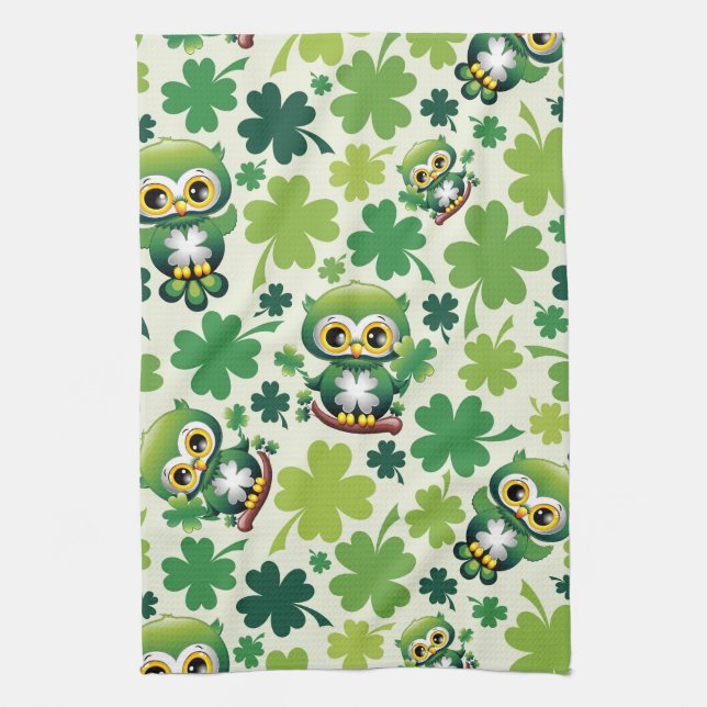 Süße kleine St. Patrick Cartoon-Eule Geschirrtuch (Vertikal)