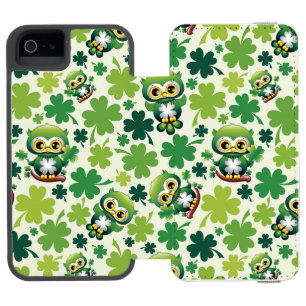 Süße kleine St. Patrick Cartoon-Eule Incipio Watson™ iPhone 5 Geldbörsen Hülle