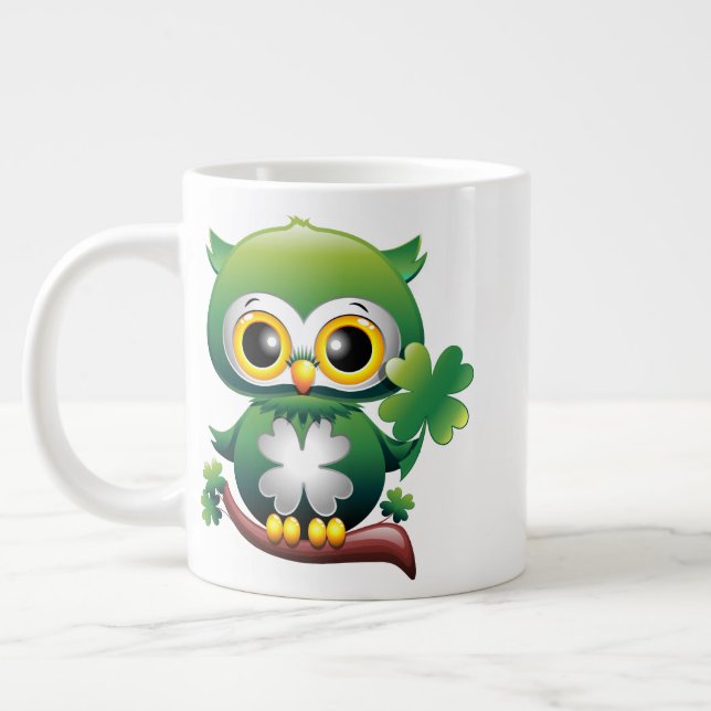 Süße kleine St. Patrick Cartoon Eule Jumbo-Tasse (Links)