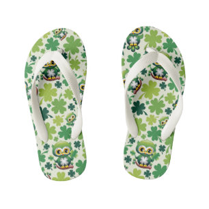 Süße kleine St. Patrick Cartoon-Eule Kinderbadesandalen
