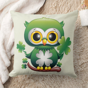 Süße kleine St. Patrick Cartoon-Eule Kissen