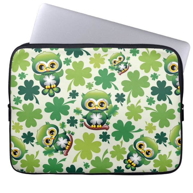 Süße kleine St. Patrick Cartoon-Eule Laptopschutzhülle (Vorderseite)