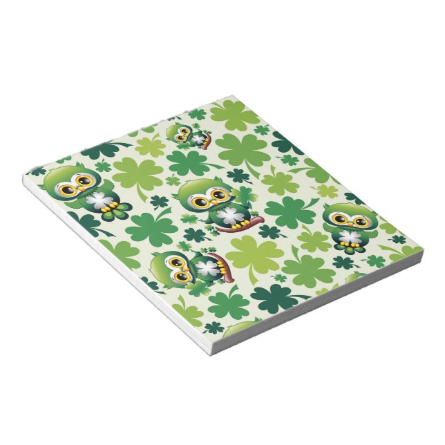 Süße kleine St. Patrick Cartoon-Eule Notizblock (angewinkelt)