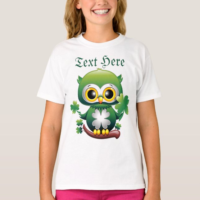Süße kleine St. Patrick Cartoon-Eule T-Shirt (Vorderseite)