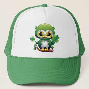 Süße kleine St. Patrick Cartoon-Eule Truckerkappe