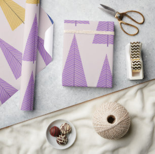 Süße lila gelbe skandinavische Weihnachtsbäume Geschenkpapier