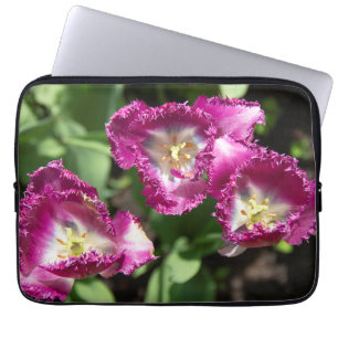 Süße lila Tulpen im Garten Laptopschutzhülle