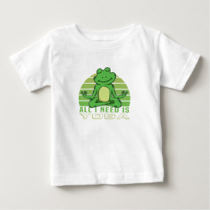Süße lustige Frosch macht Yoga. Lustige Yoga-Übung Baby T-shirt