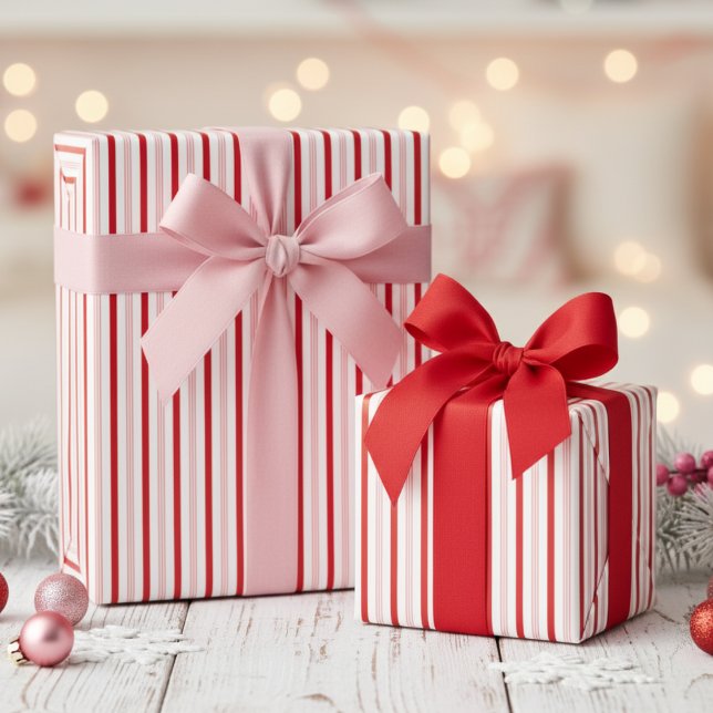 Süße Mädchen-Rot-Pink-Candy-Cane-Pinstripe Geschenkpapier (Cute Red and Pink Candy Cane Stripes Girly Christmas Wrapping Paper for Her. Modern Xmas Pinstripes)