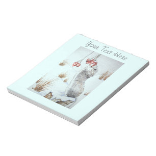 Süße Maus rote Beeren Schneeszene Wildtiere   Notizblock