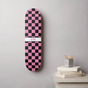 Süße Namensinitialen Kariert Schwarz und Rosa Skateboard