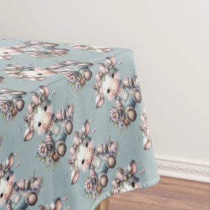 Süße Pastell-Babykuh in Overall mit Blumen Tischdecke