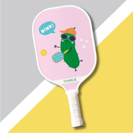 Süße Pickles beim Pickleball spielen in Rosa Schläger