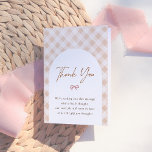 Süsse Pie Gingham Arch Fall Baby Dusche Dankeskarte<br><div class="desc">Eine Dankeschön-Karte, die zu unserer A Little Süsse Pie Fall Baby Shower Kollektion passt. Diese gefaltete Karte weist ein Gingham-Muster mit einem Boho-Bogen-Overlay auf. "Danke" ist in einem Schriftart für Kalligraphie geschrieben. Unten finden Sie eine bearbeitbare Danksagung. In der Karte befindet sich ein zweiter Dankestext, der bearbeitet oder gelöscht werden...</div>