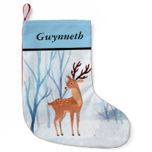 Süße Rentierfütterung im Schneewald