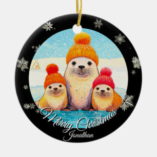 Süße Robben mit gestrickter Mütze Weihnachtsillust Keramik Ornament