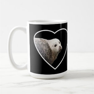 Süße RobbeRuhende Küstenlinie Meer Kreatur Kunst Kaffeetasse