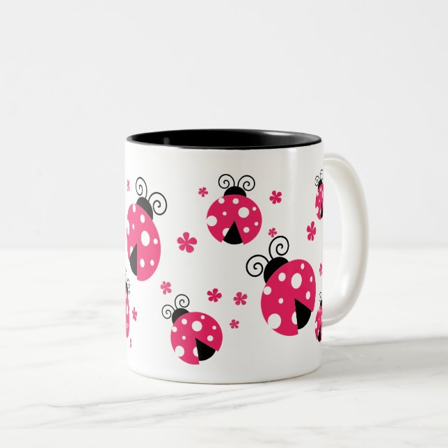 Süße rosa Marienkäfer und Blumen Zweifarbige Tasse (VorderseiteRechts)