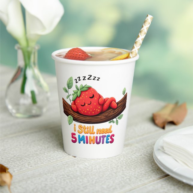 Süße schlafende Erdbeere – 8oz-Papierbecher Pappbecher (In Situ)