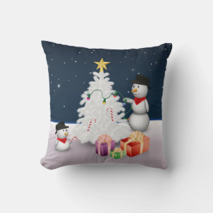 Süße Schneemänner mit Weihnachtsbaum Kissen