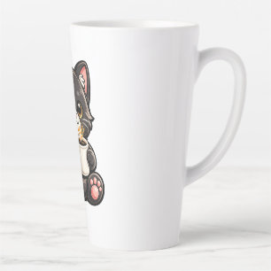 Süße schwarze Katze mit Kaffee Milchtasse