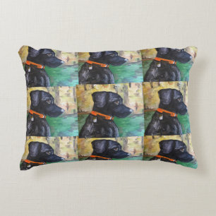Süße schwarze Labradormalerei auf Kissen
