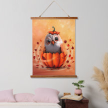 Süße Tierwelt einer Eule: Herbstwald