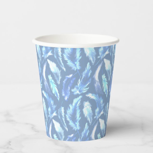 süße Träume - hellblaue Aquarellfedern: Pappbecher (Vorderseite)