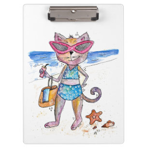 Süße verspielte Katze am Strand Klemmbrett