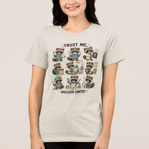 Süße Waschbär-Zahnärztin Kawaii Zahnpflege-Kunst Tri-Blend Shirt
