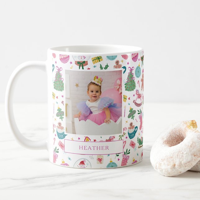 Süße Weihnachts-Fotomug Kaffeetasse (Whimsical Mug with Cheerful Christmas Doodles  and Photo, a Perfect Holiday Gift! by Painted Paperie)