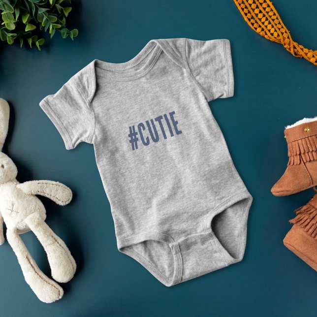 Süsse Wordart Baby Strampler (cutie baby bodysuit)