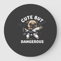 Süßer aber gefährlicher Pug-Hund Karate