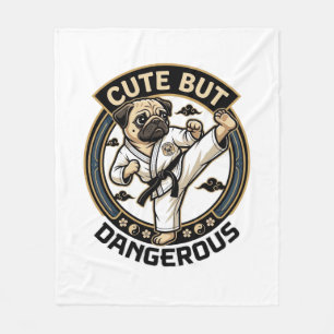 Süßer aber gefährlicher Pug-Hund Karate Kick_1 Fleecedecke