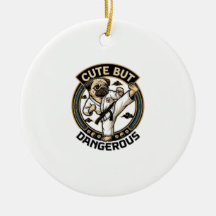 Süßer aber gefährlicher Pug-Hund Karate Kick_1 Keramik Ornament