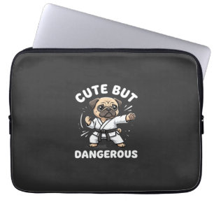 Süßer aber gefährlicher Pug-Hund Karate Laptopschutzhülle