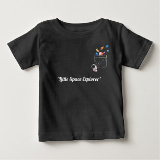 Süßer Astronaut in der Tasche mit schwebenden Plan Baby T-shirt