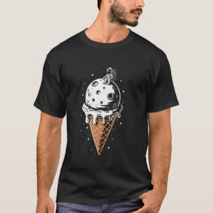 Süßer Astronaut Vanilleeis Mond auf Waffel Konus T-Shirt
