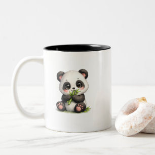 Süßer Baby-Panda, der Bambus-Kaffeetasse isst  Zweifarbige Tasse