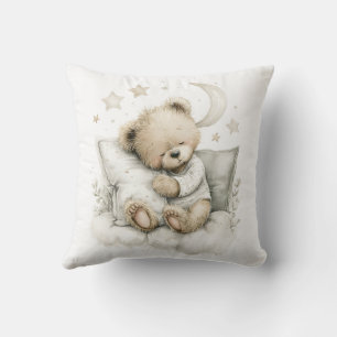 Süßer Babybär schläft tief auf flauschigen Wolken Kissen