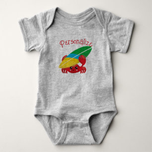Süßer Babykrebs mit Surfbrett Rot Personalisiert Baby Strampler