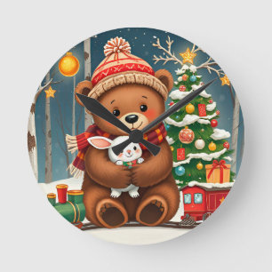 Süßer Bär hält Hasen neben dem Weihnachtsbaum Runde Wanduhr