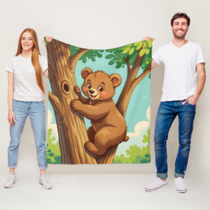 Süßer Bärenjunge klettert auf einen Baum Fleecedecke