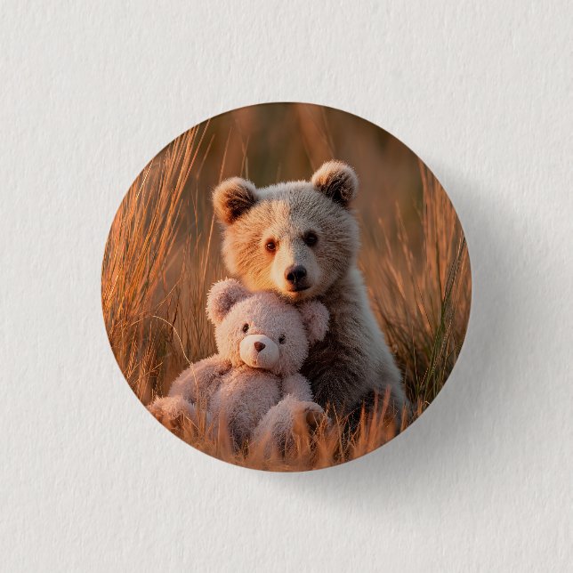 Süßer Bärenjunge umarmt einen Teddybären Button (Vorderseite)