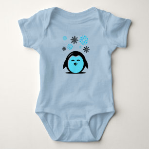 Süßer blauer Pinguin und Schneeflocken Winter-Desi Baby Strampler